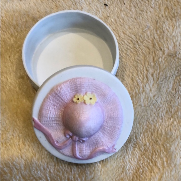 mod 70’s white metal earrings with box - Picture 2 of 5